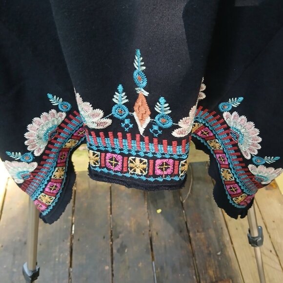 'Delphine' Draped Cardigan Black Cardigan Vibrant Floral Floral Embroidery SzL - Picture 11 of 12